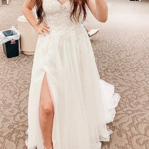 David’s bridal wedding dress, brand new never worn - Picture 2 of 2